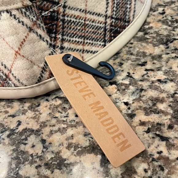 NWT Steve Madden OS Cream Women’s Beige Plaid Reversible Bucket Hat Gift Ret $42 - Picture 3 of 7